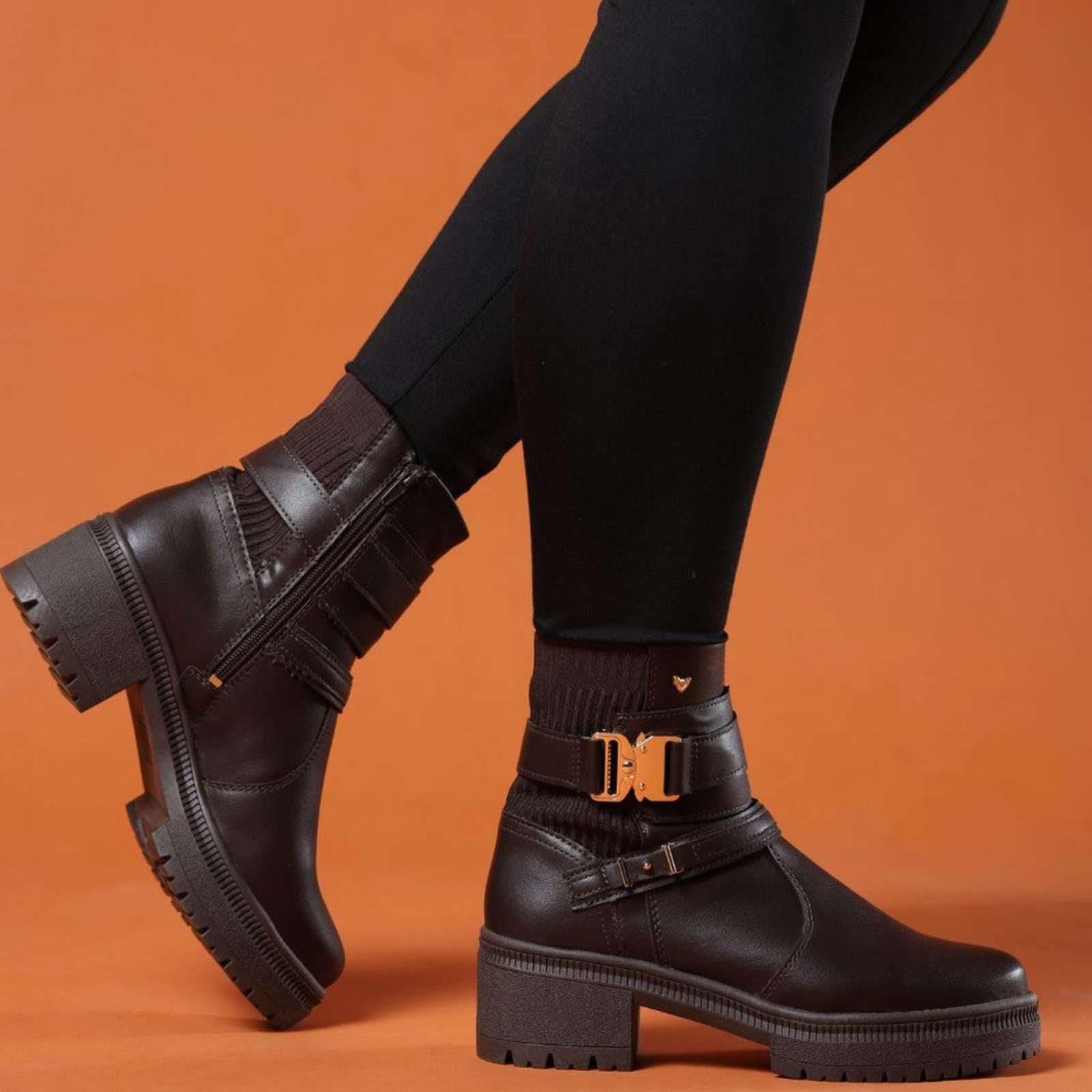 BOTA FEMININA COURO NAPA CANO CURTO LAYLA - Banana Calçados - 