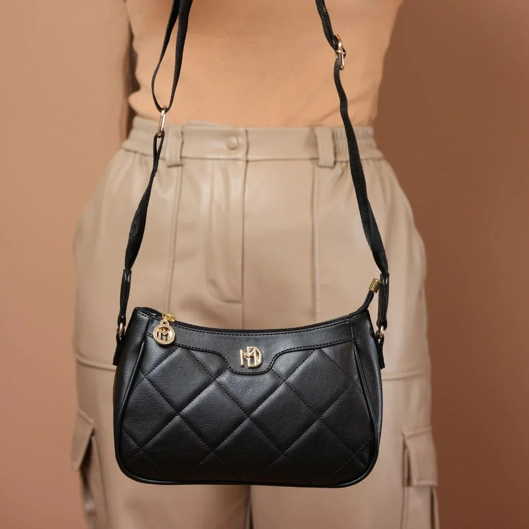 Bolsa de ombro feita em couro napa