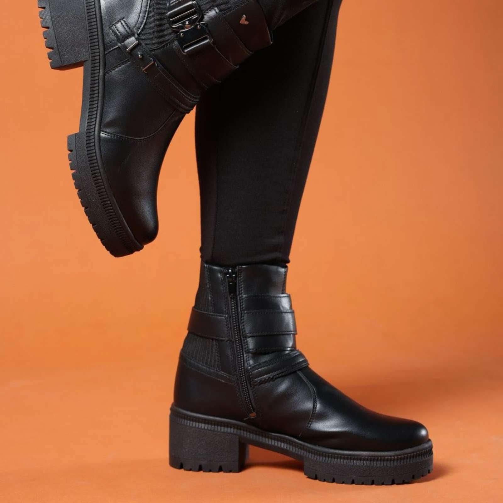 BOTA FEMININA COURO NAPA CANO CURTO LAYLA - Banana Calçados - 