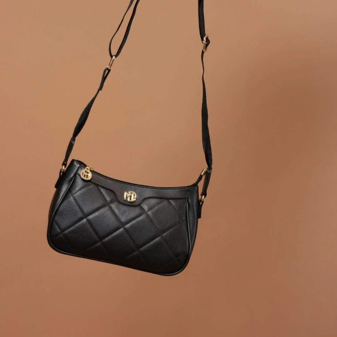 Bolsa de ombro feita em couro napa