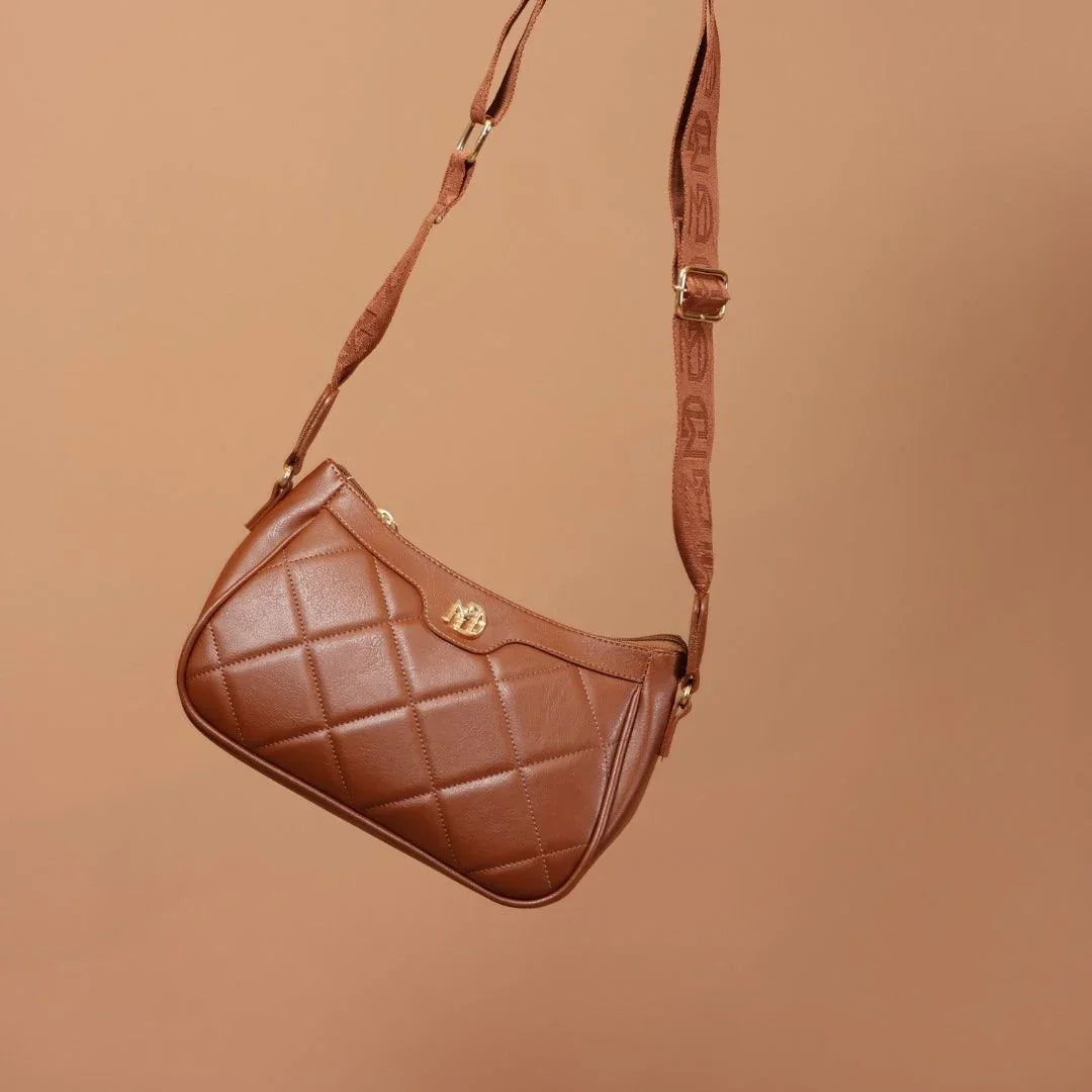 Bolsa de ombro feita em couro napa