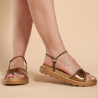 Papete de Tira em Couro Pelica Bela — conforto anatômico com brilho e ajuste fácil