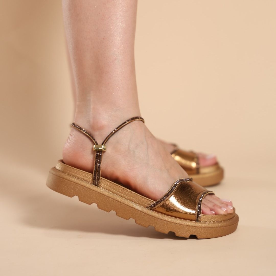 Papete de Tira em Couro Pelica Bela — conforto anatômico com brilho e ajuste fácil